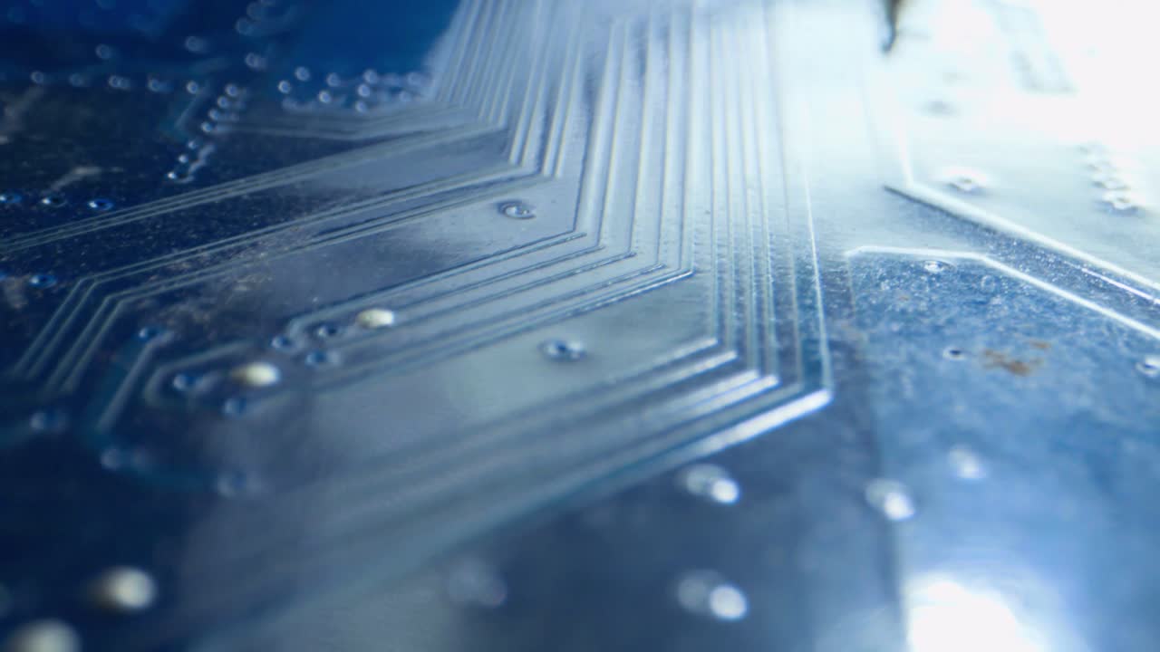 메인보드 클로즈업  카메라가 더 가까이 다가오고 있습니다.