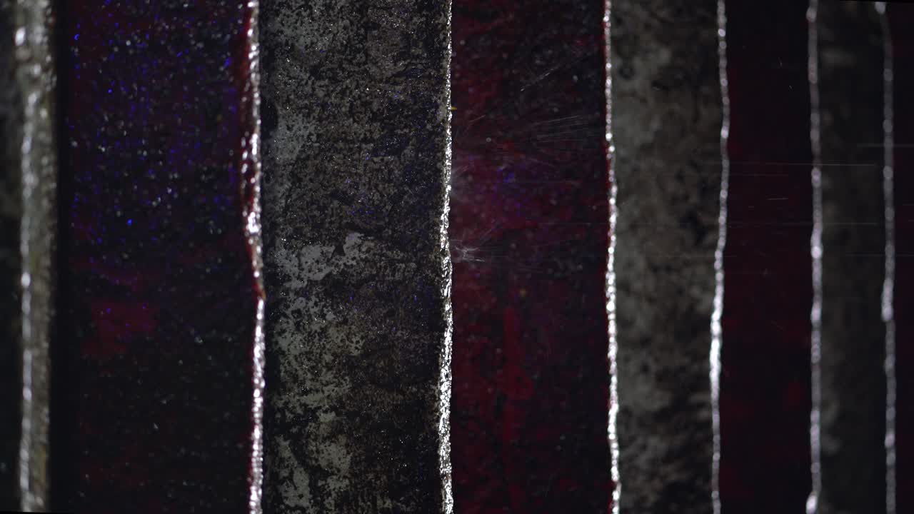 video vertical - gotas de lluvia en la escalera