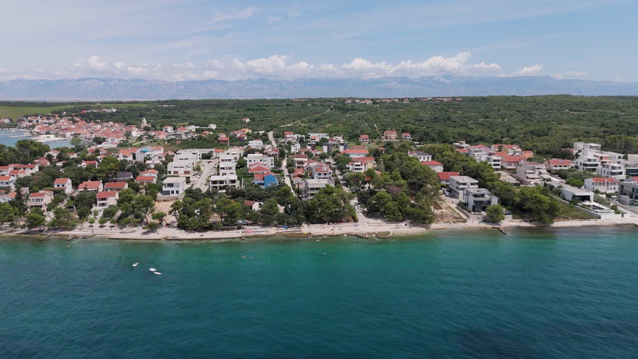 vista aérea de la playa de radmanand petrcane en zadar, dalmacia en croacia