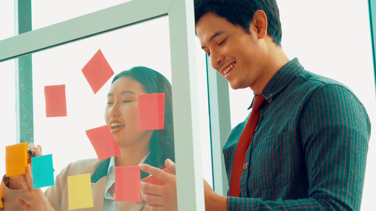 사업가 들 은 프로젝트 계획 위원회 에서 일 한다