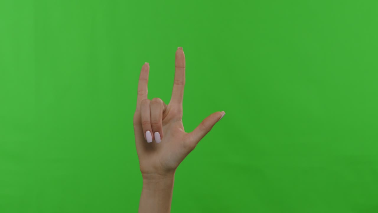 haciendo un cartel de rock and roll en pantalla verde