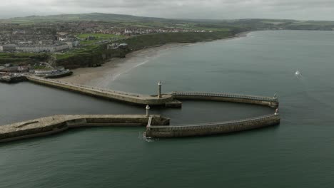 muelle de whitby yorkshire costa aérea reino unido paisaje costero
