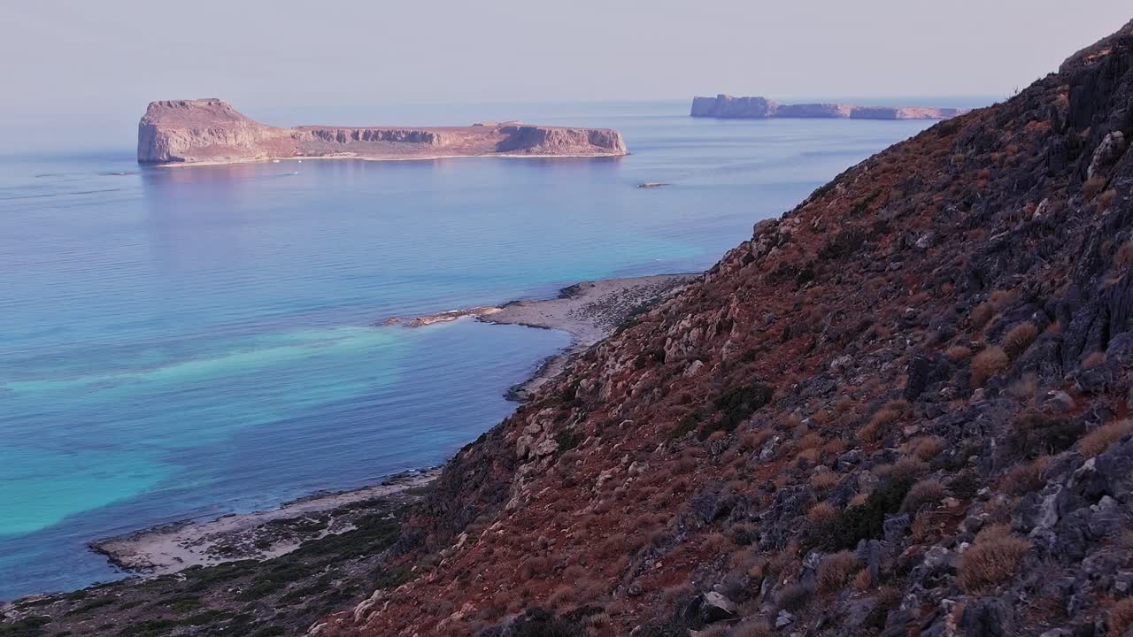 Letecký pohled na lagunu Balos a ostrovy Gramvousa