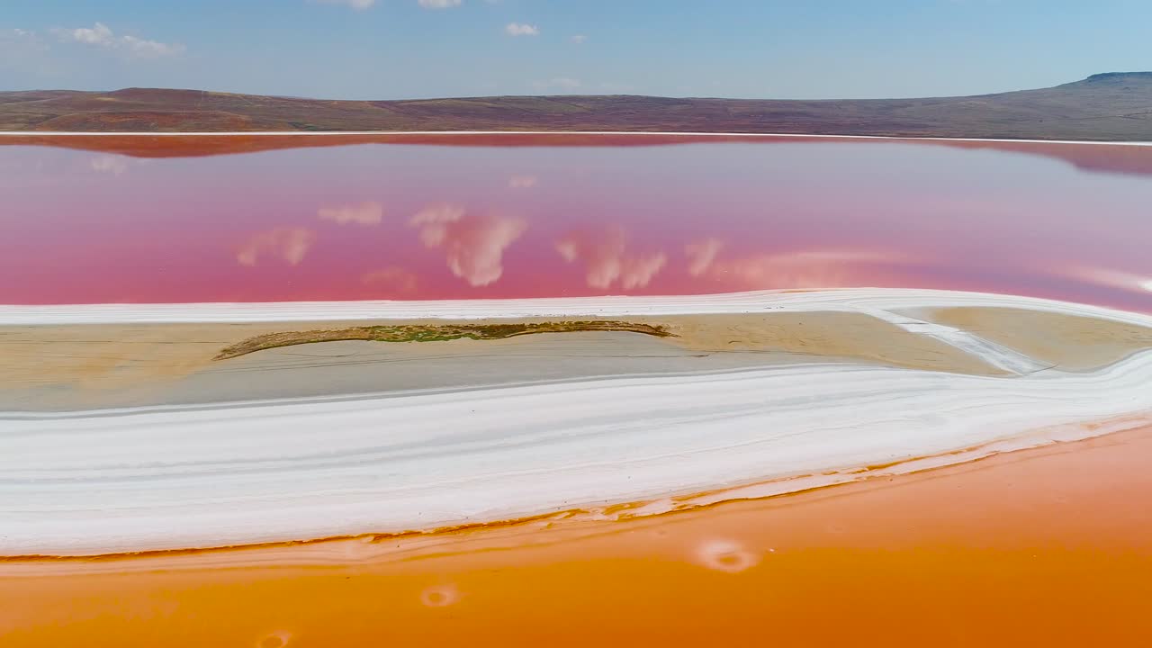 분홍색 소금 호수 의 공중 사진