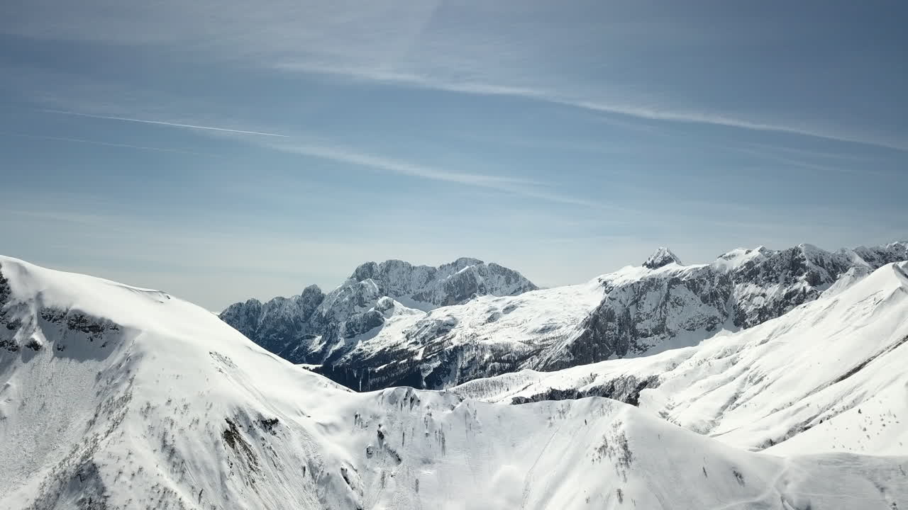 Aufnahmen der italienischen Alpen, gefilmt mit Mavic Pro Drohne in 4K-Auflösung.