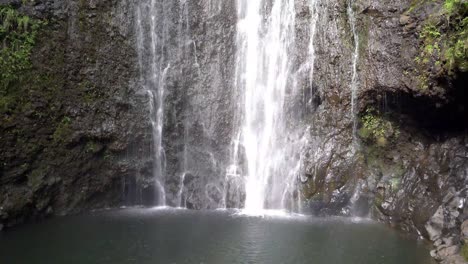cataratas en el maui, hawai.