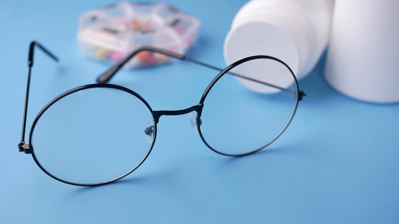 처방전 안경 및 의약품