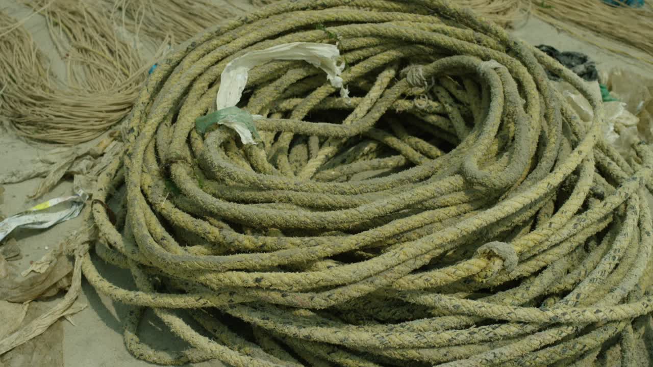 рыболовная веревка на пляже