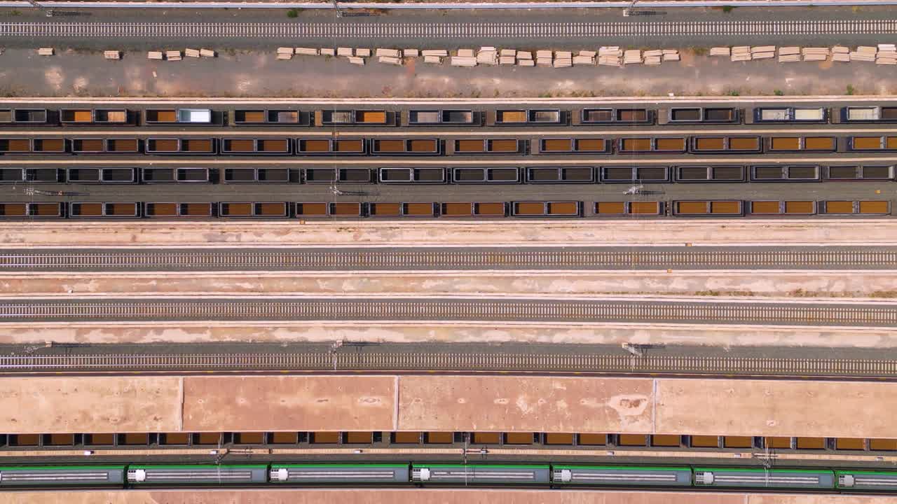 라오스 의 보텐 기차역 의 열차 트랙 의 공중 사진