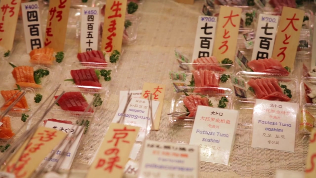 Japonya Kyoto Nishiki Pazarı Balık Sashimi Taze Mağazası.