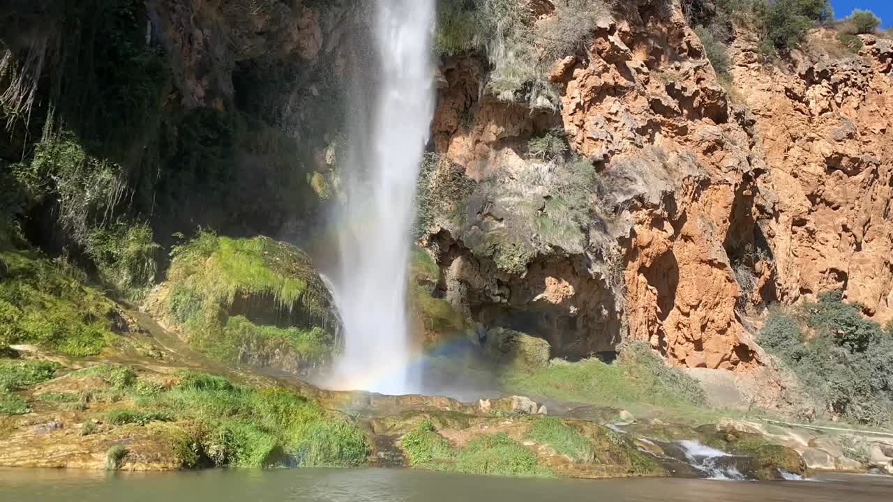 caída de agua timelapse con raimbow, navajas