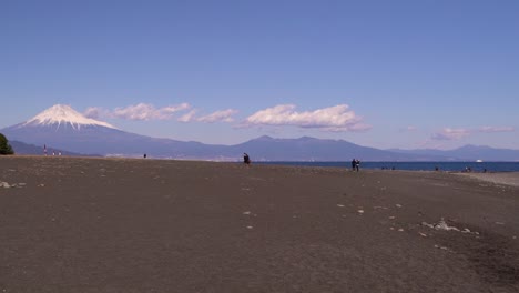 Amplia-Vista-A-La-Playa-En-Miho-No-Matsubara-En-La-Prefectura-De-Shizuoka,-Japón