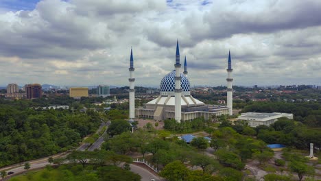 4k hl escena de la mezquita local desde malasia.