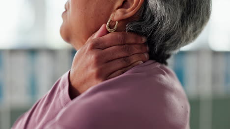 mujer con dolor de cuello