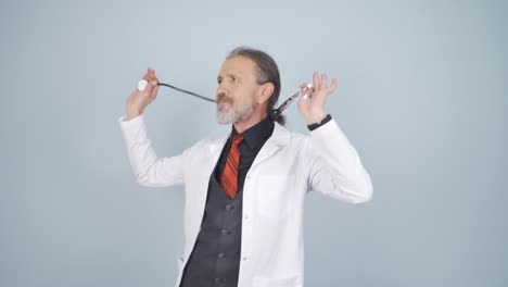 el doctor bailarín. feliz y lindo.