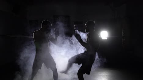 sesión de entrenamiento de boxeo y kickboxing