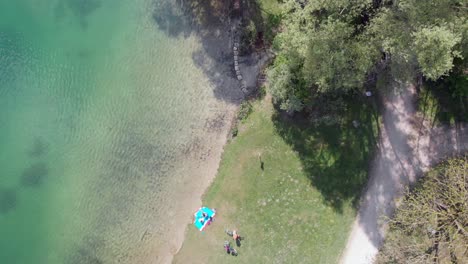 lago feringasee en munich alemania con un dron hecho en 4k 30fps