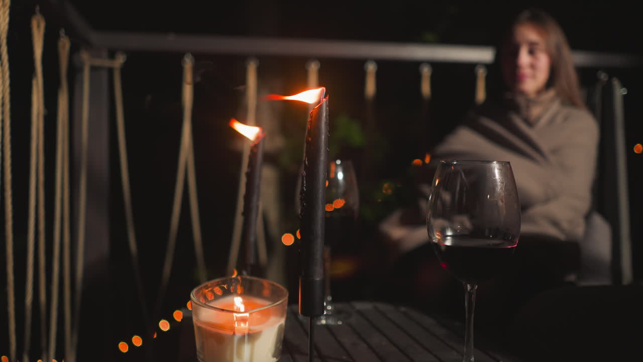 발코니에서 만적인 저녁