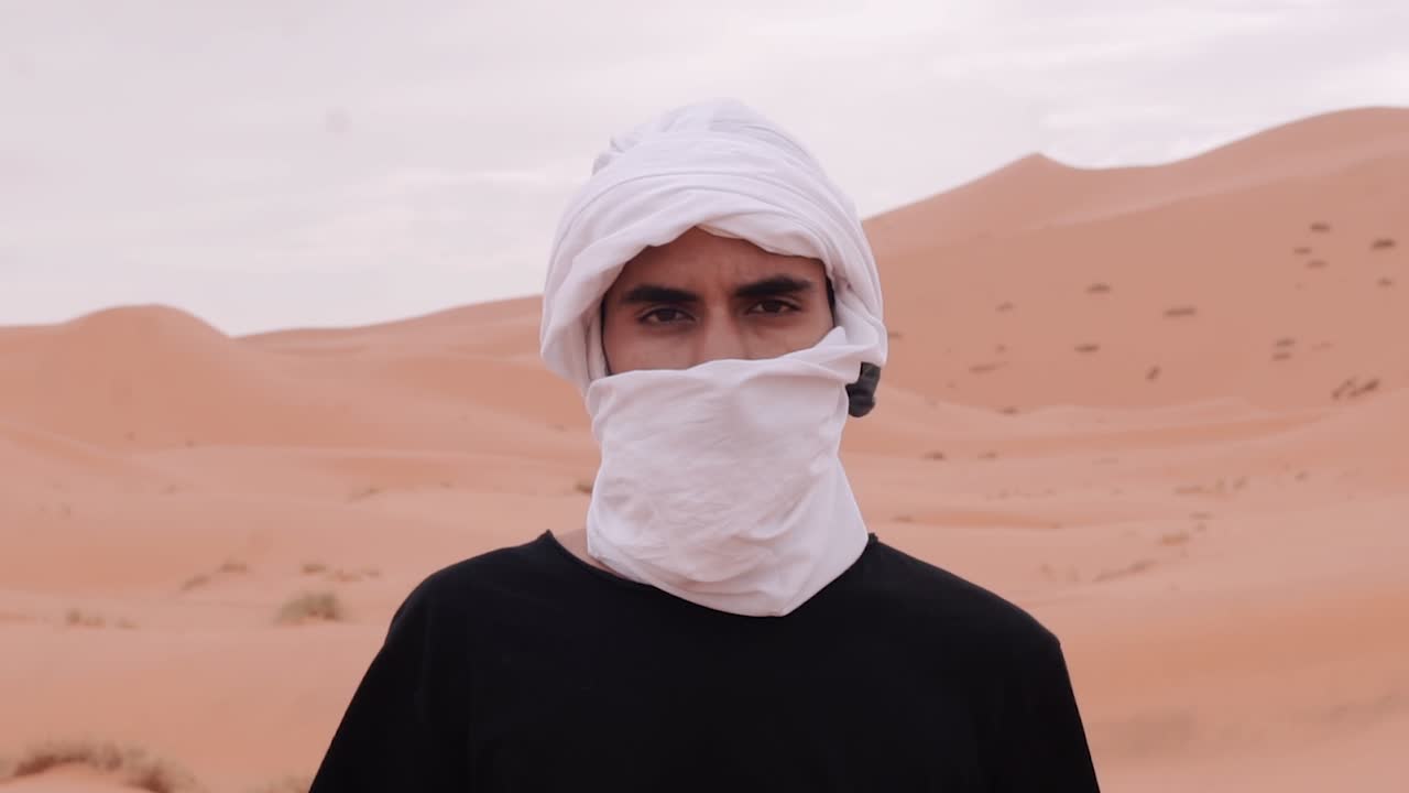 close up shot of moroccan man in Sahara desert : MOROCCO , MEZOUGA