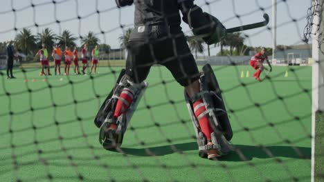 Jugadores-De-Hockey-Preparándose-Antes-De-Un-Partido.