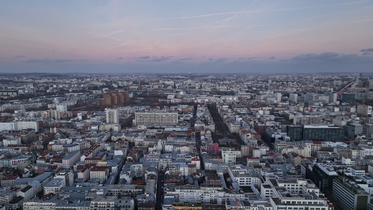 클리시 (clichy) 를 통해서 볼 수 있는: 파리의 활기찬 교외 지역, 역사와 도시 부흥이 만나는 곳