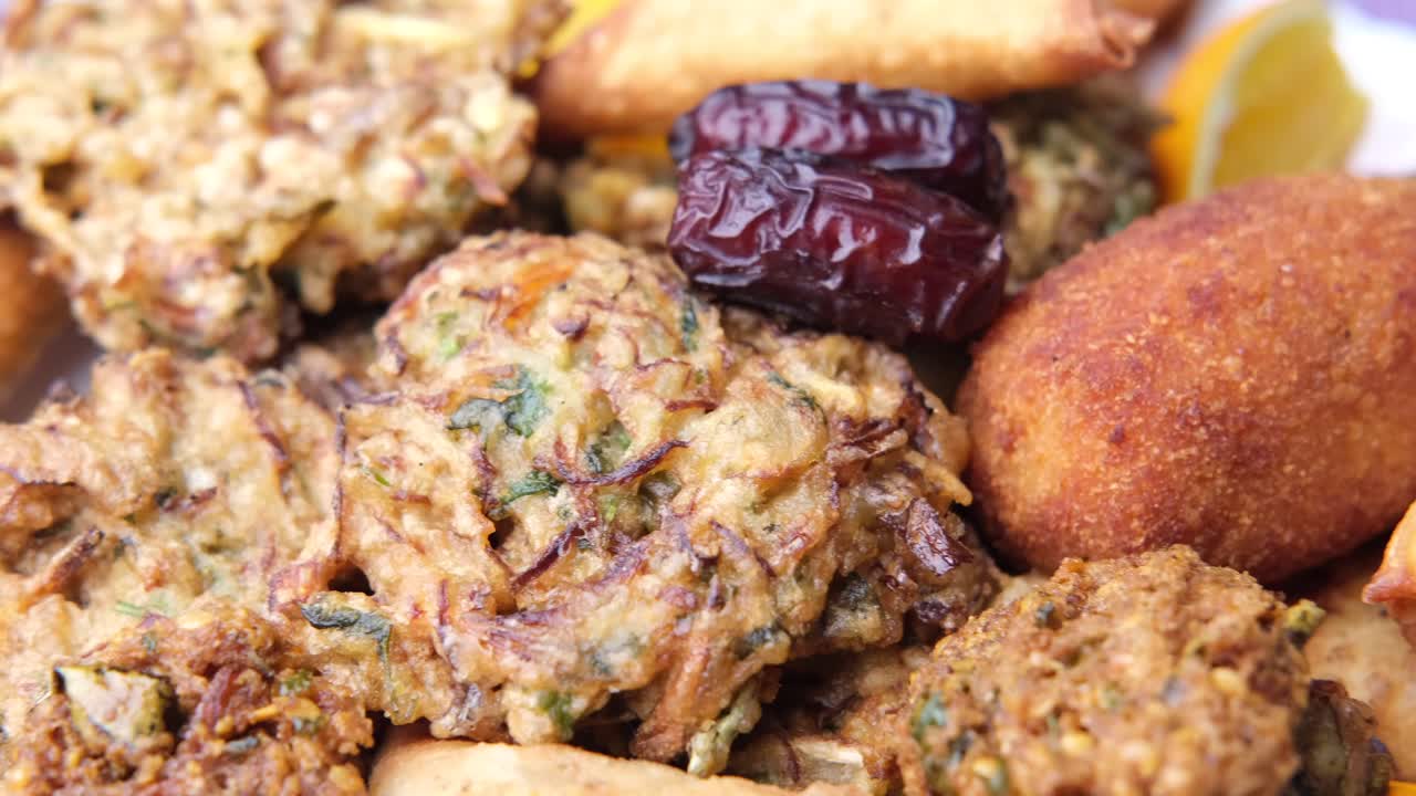 variedad de comida callejera india o de oriente medio