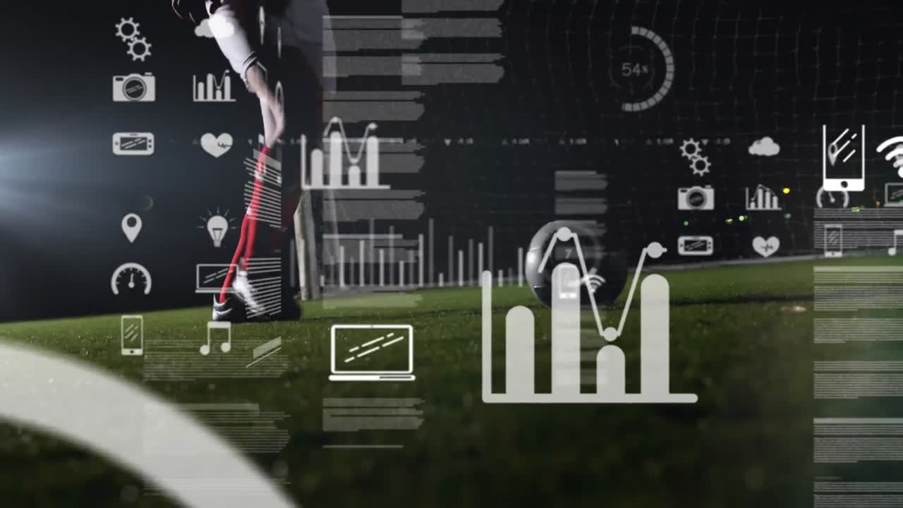 animación de iconos de computadora y lenguaje de programación sobre jugador caucásico practicando fútbol