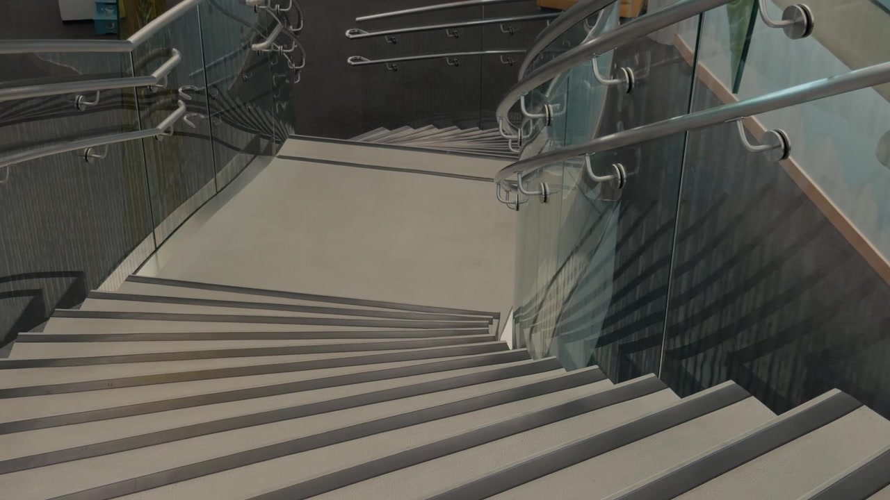 Un glissement diagonal de gauche à droite révèle un escalier intérieur moderne.