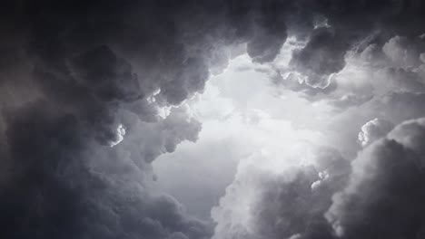 punto de vista dentro de la nube cumulonimbus oscura