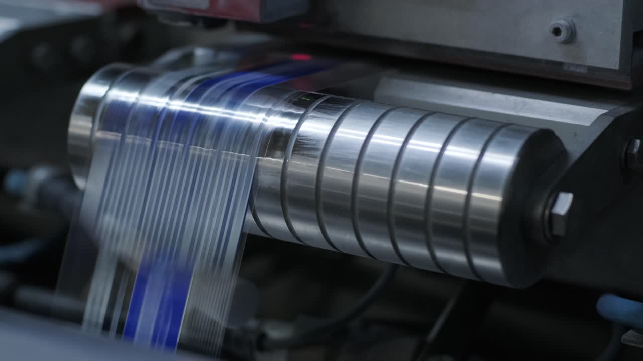 음료 공장에서 포장 라인을 위한 현대적인 스트 및 운송 기계