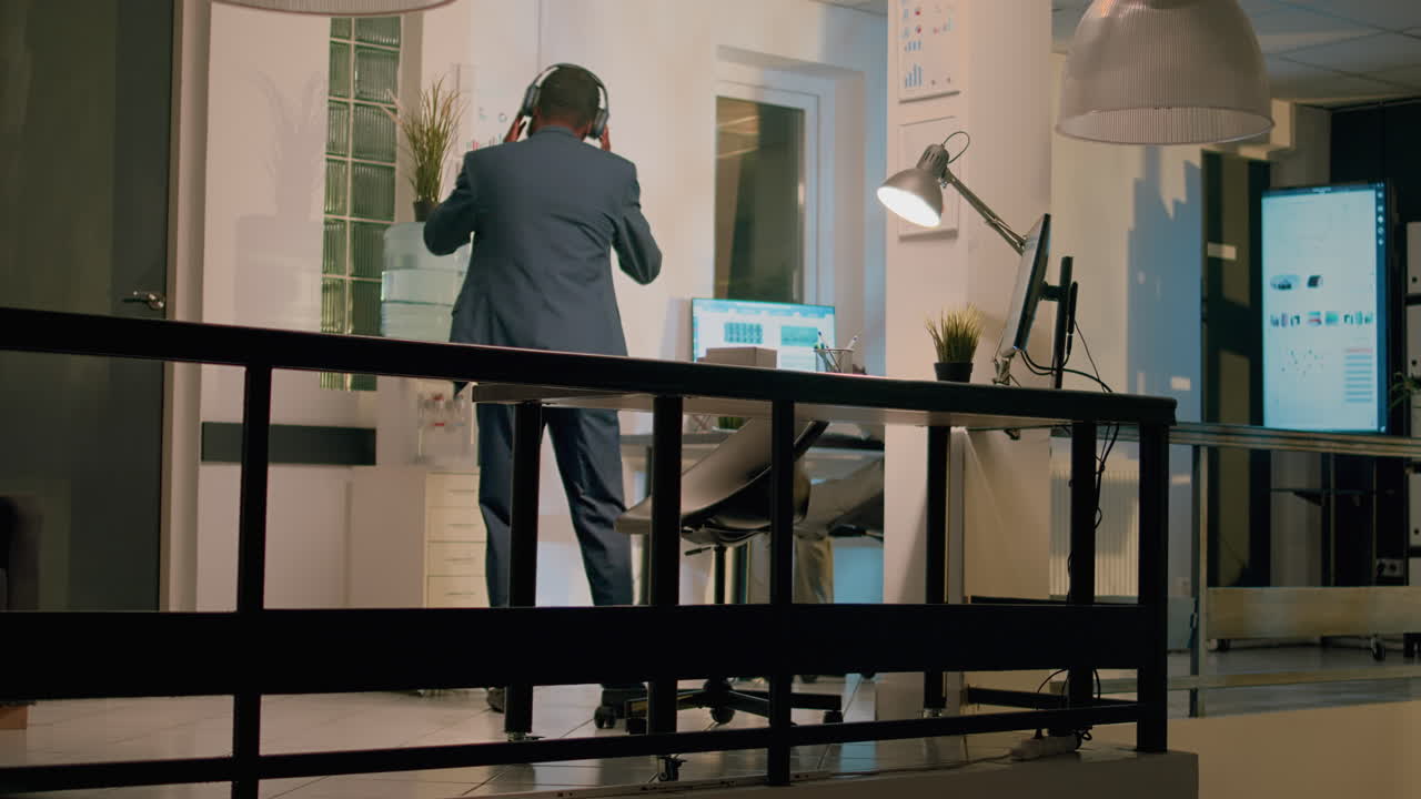 hombre de negocios trabajando en la oficina