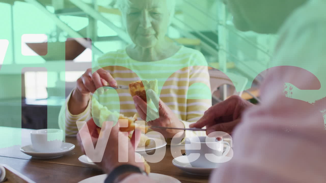 집에서 아침 식사를 하는 행복 한 백인 노인 부부 에 대한 빨간색 과  ⁇ 색 의 바이브 의 애니메이션