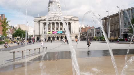 Aufnahme-Des-Rathauses-Von-Nottingham-Durch-Den-Brunnen