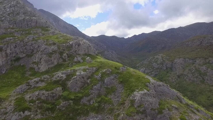 Vista aérea de la cara este de la montaña Espigüete en Palencia