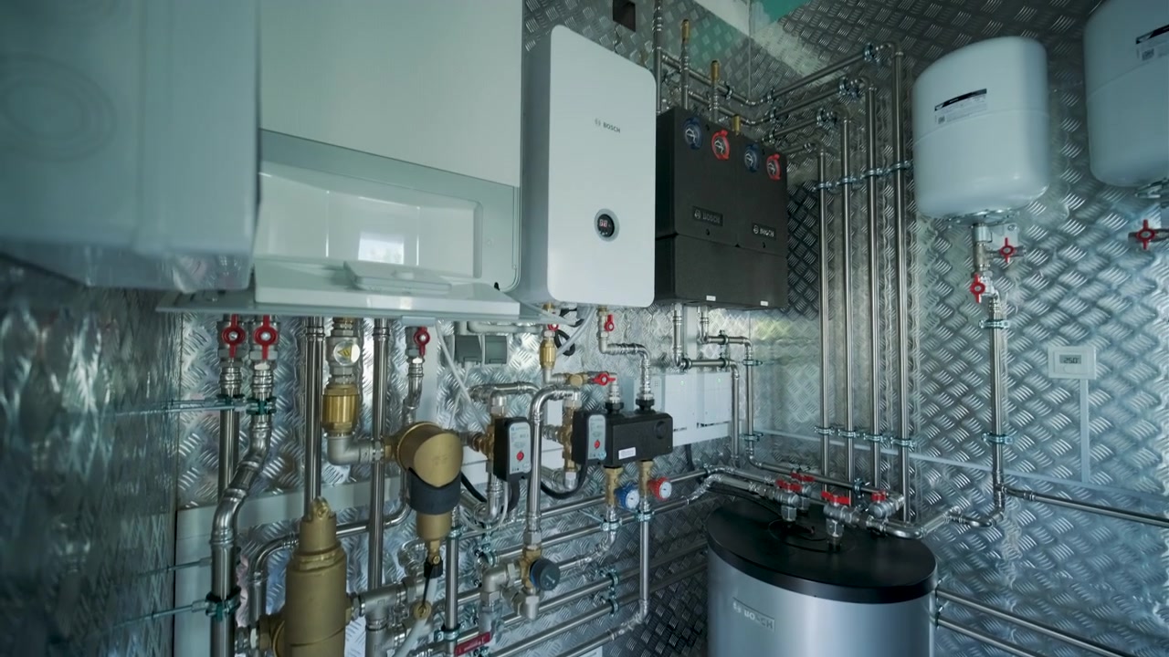 Installazione di impianti moderni di riscaldamento e idrici residenziali