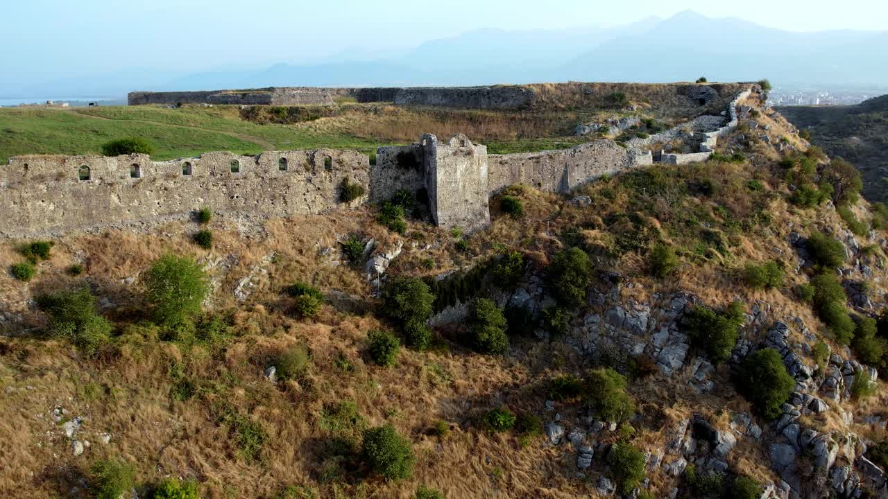 Vista aerea del Castello di Rozafa a Scutari, Albania.