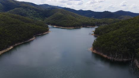 美麗的綠色山地景觀 - - 欣茲水<unk>,澳洲黃金海岸 - - 空中