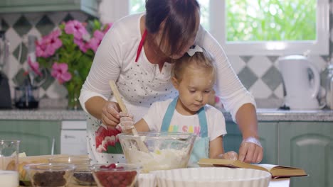 Little-girl-helping-her-Mum-with-the-baking