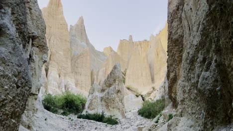 Ancient-structures-at-the-Omarama-clay-cliffs,-New-Zealand