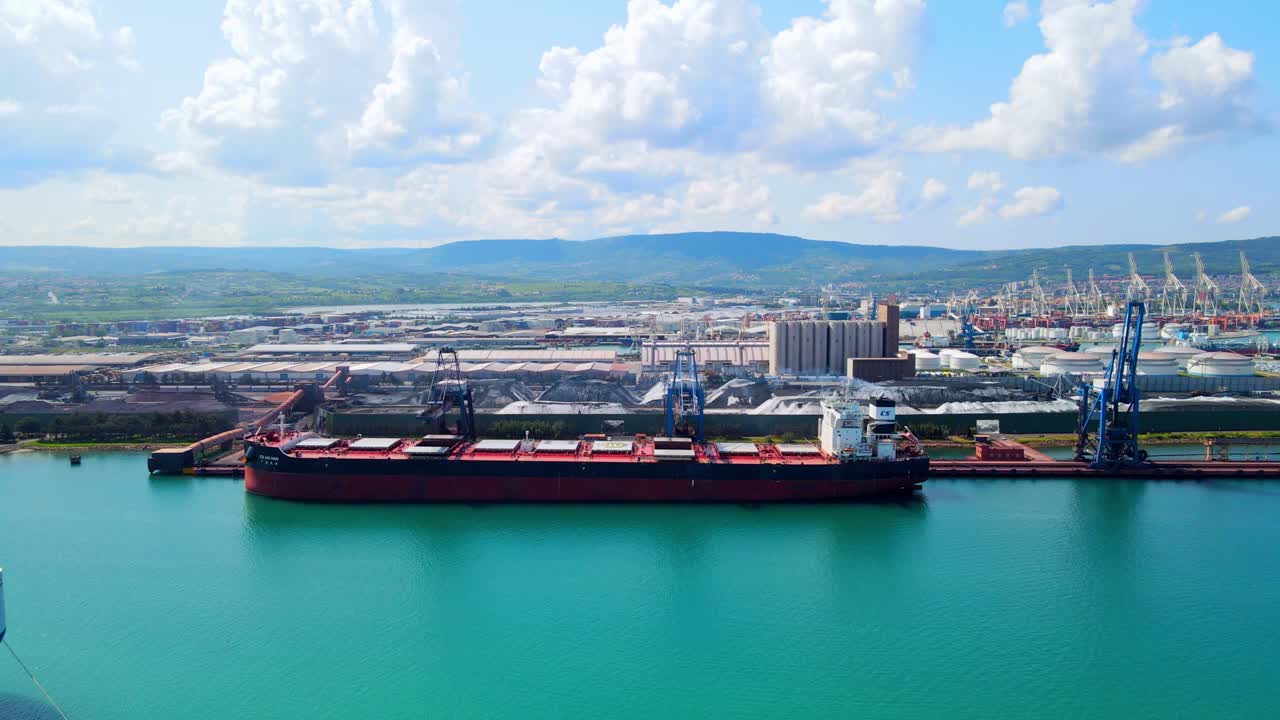 슬로베니아 루카 코퍼의 놀라운 4k 드론 영상