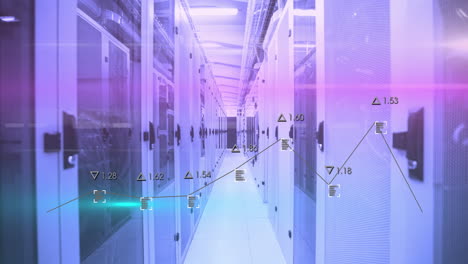 animación del procesamiento de datos sobre senderos de luz verde y azul contra la sala de servidores de computadoras