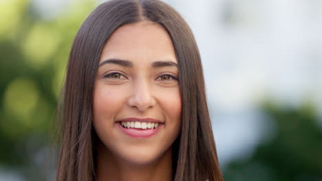 retrato de una hermosa chica de pie