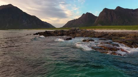 playa del archipiélago de las islas lofoten playa