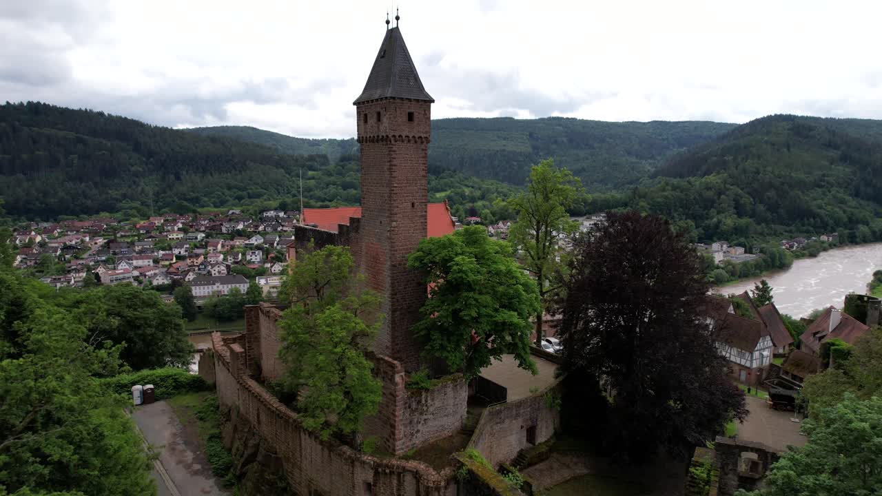 castillo aéreo de hirschhorn en el río neckar, alemania