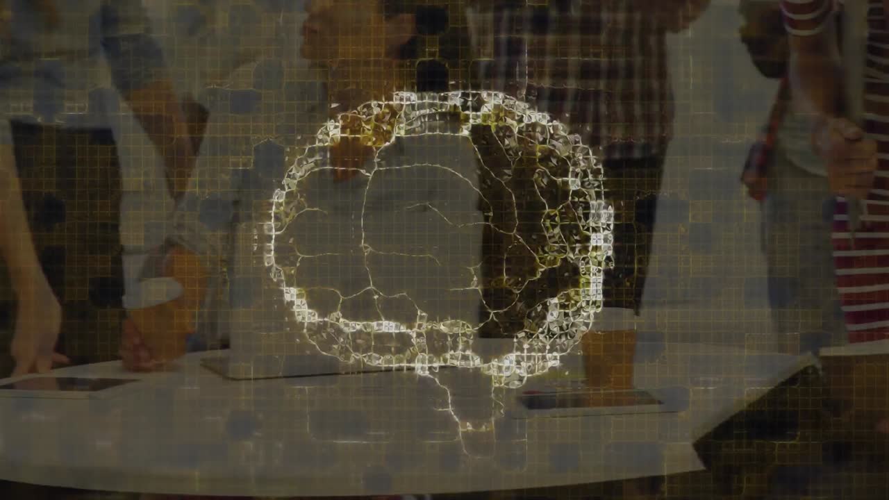 animación del cerebro humano y conexiones sobre personas de negocios en la oficina