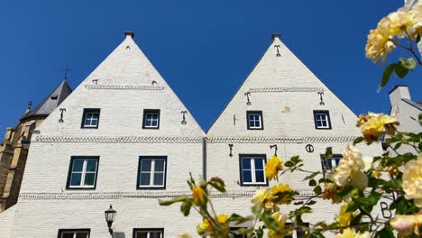 2-pure-white-houses-in-Hofstraat-Thorn,-Limburg-the-famous-white-village