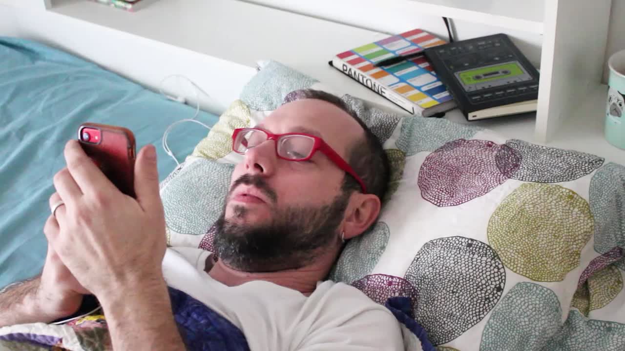 Man wakes up and realizes he's late for work-1.