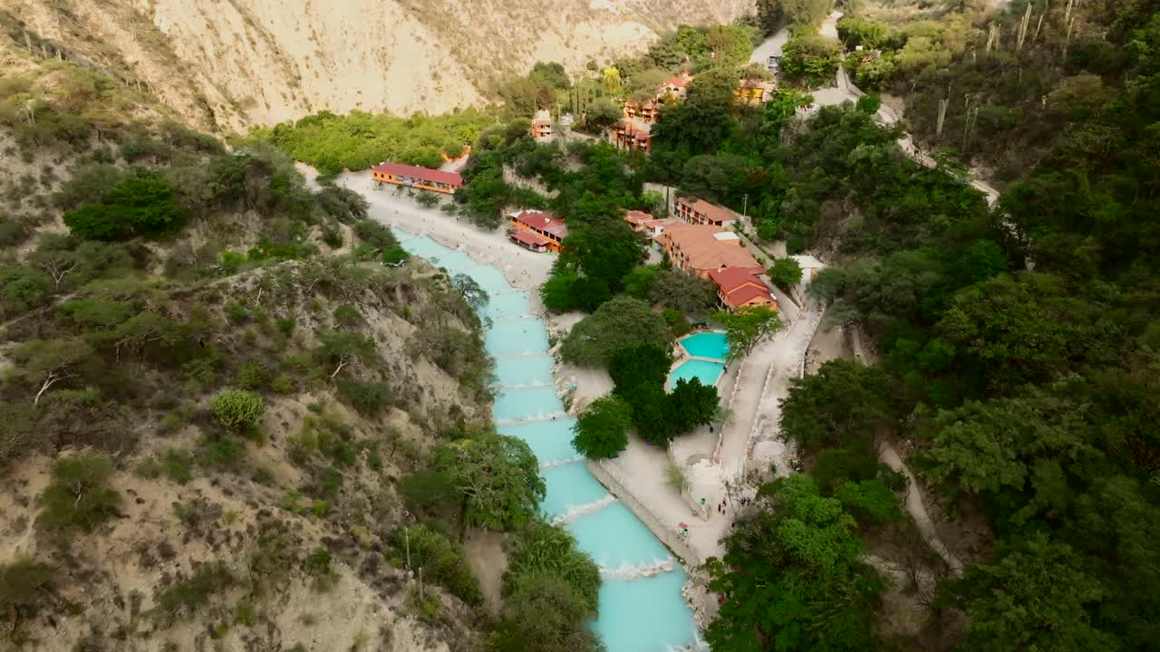 grutas de tolantongo resort, río y piscinas termales, cañón de mezquital, méxico