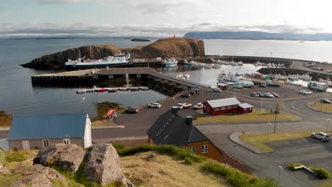 Stykkishólmur-Auf-Island,-Nördlicher-Teil-Der-Halbinsel-Snæfellsnes,-Fischer--Und-Touristenstadt