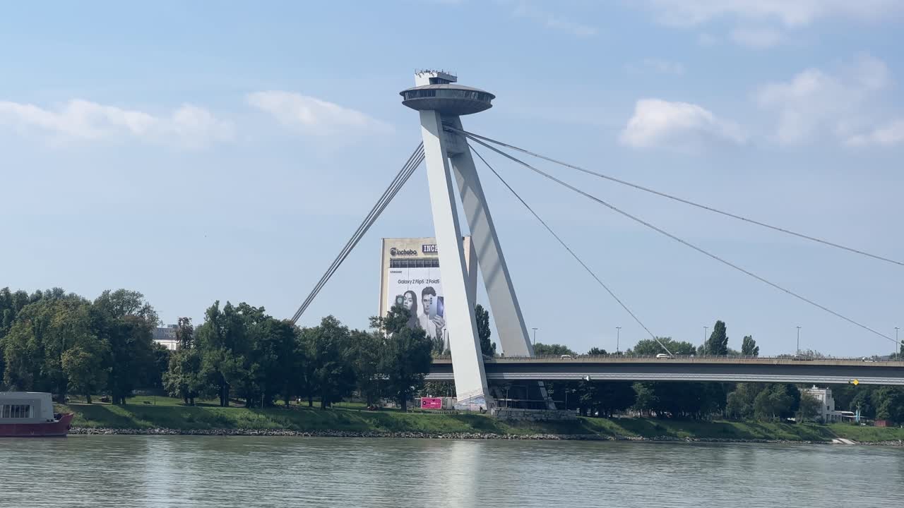 슬로바키아 의 유럽 수도 인 브라티슬라바 에 있는 다뉴브 강